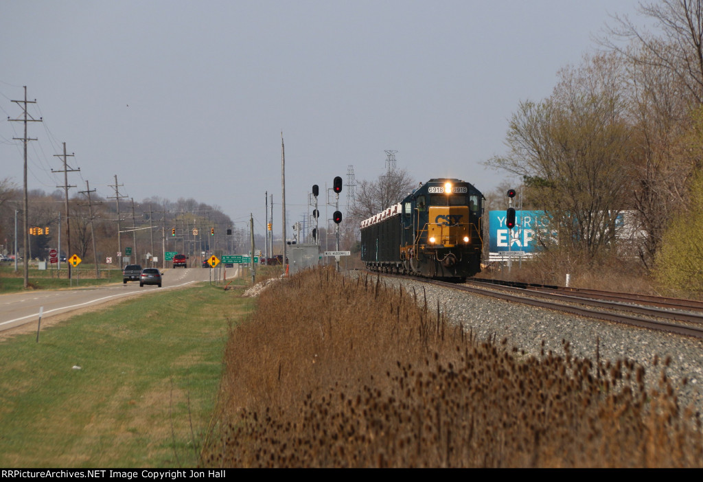Coming east, D702 splits the signals at the west end of Hudsonville